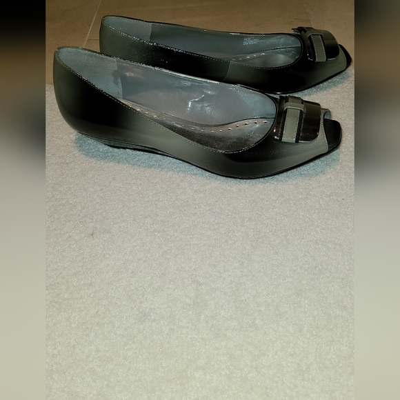 BCBG designer ombre gray patent leather low open toe wedge size 8 - Picture 3 of 7